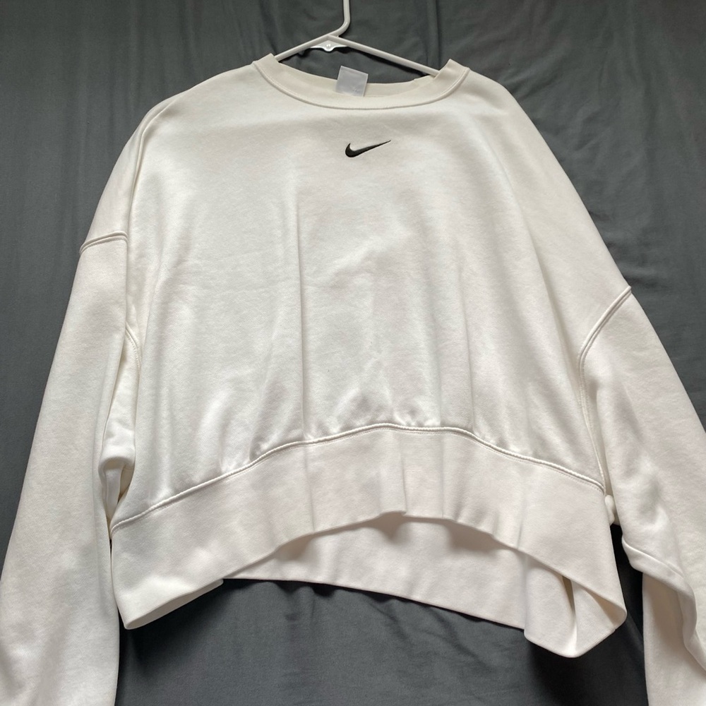 Nike Cream Cropped Boxy Long Sleeve Sweatshirt